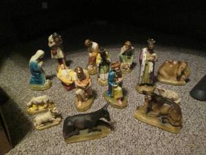 lot 90 image: Vintage ceramic Nativty scene figur...