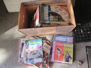 lot 101 image: Large lot of knitting books and lit...