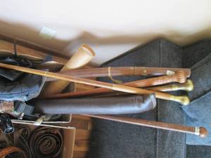 lot 113 image: Collection of decorative vintage wo...