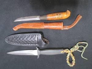 lot 117 image: Vintage wood handled knife in decor...