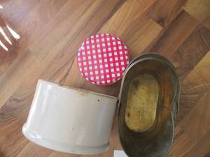 lot 122 image: US made red wing style dish with st...