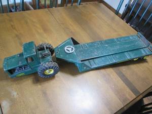 lot 133 image: Vintage metal Ny-Lint truck with fl...