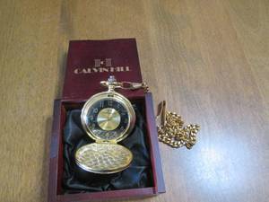 lot 138 image: Gold tone Eagle adorned mens pocke...