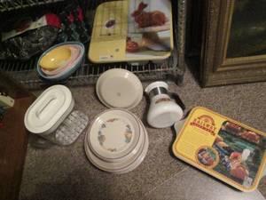 lot 167 image: Variety of Corelle plates, Metal Co...