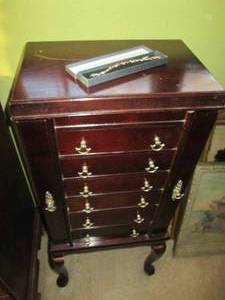 lot 177 image: Wood clawfoot style lift-top jewelr...