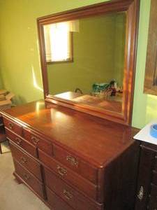 lot 178 image: Decorative ladies 9-drawer dresser ...