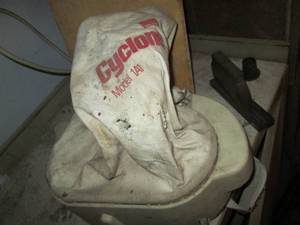 lot 371 image: Plastic and canvas manual seedfert...