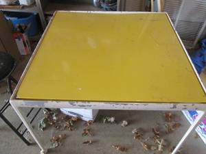 lot 391 image: Metal patio table 38c38x36...