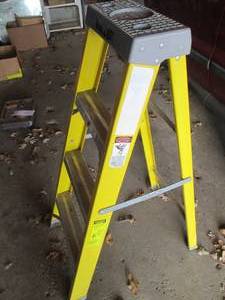 lot 398 image: 4ft fiberglass Keller step ladder...