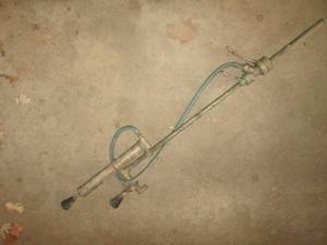 lot 419 image: Vintage barrel pump and hose...