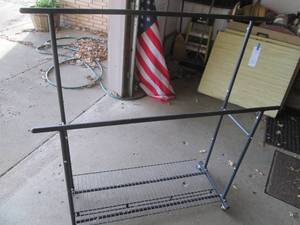 lot 423 image: Dual rod clothing rack with rolling...