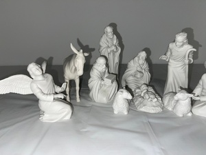lot A-1 image: Porcelain Nativity Scene Figurine Set - 10 Pieces