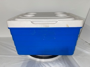 lot 34 image: Igloo Picnic Basket Cooler with Handle and Cupholder Lid
