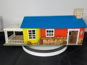 lot 74 image: Vintage Tin Litho Dollhouse with Carport and Fireplace Detail