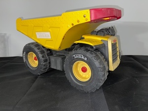 lot B-77 image: Tonka Yellow Dump Truck Toy with Working Bed