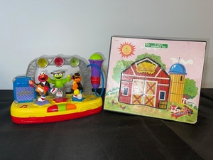 lot 79 image: Sesame Street Musical Toy and Child Guidance Barn Puzzle Set