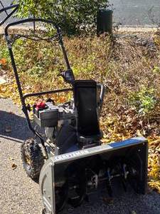 lot 359 image: Craftsman 195cc 24 3-speed Snowblower