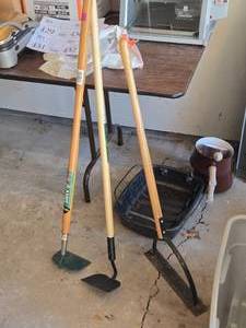 lot 395 image: (2) Garden Hoes and (1) Lawn Dethatcher