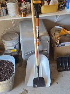 lot 396 image: Scoop Snow Shovel and Chopper