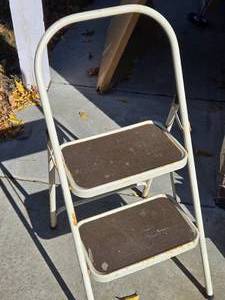 lot 410 image: 2-Step Step Up Ladder
