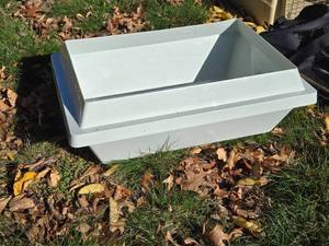 lot 414 image: Lift-Away Litter Box