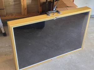 lot 422 image: Shadow Box Carry Case with Key