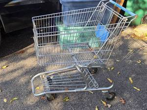 lot 424 image: Shopping Cart
