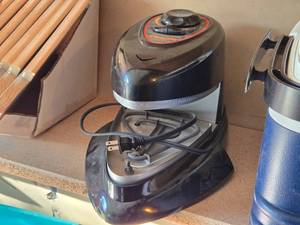 lot 457 image: Presto Pizzazz Household Pizza Oven