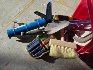 lot 455 image: Lot of (1 Bucket) Hand Tools - Caulk Gun, C-Clamp, Nutdriver Set in pouch, Hand Shovel, Brush and more