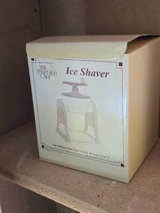 lot 447 image: The Pampered Chef Ice Shaver (in original packaging)