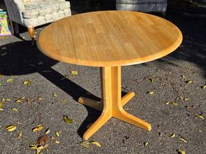 lot 463 image: 40 Wooden Pedestal Kitchette Table  Folding Sides