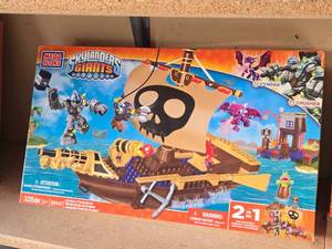 lot 486 image: Skylanders Giants Mega Bloks Set - Cynder & Crusher (in original packaging)