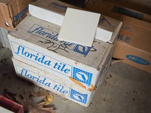 lot 499 image: Lot of (140) Florida Tile Tile 14 x 4-38 x 4-38