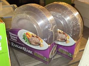 lot 526 image: Elegant Ware Dinner and Dessert Plates 2-pack (in original packaging)