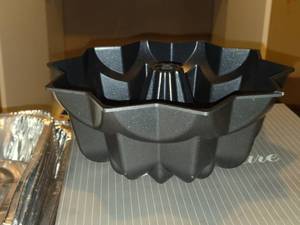 lot 539 image: Nordic Ware Cast Iron Bundt Cake Pan (Star)