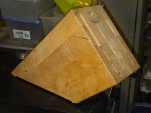 lot 538 image: Wood Knife Block