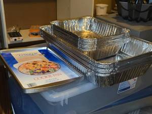 lot 527 image: (5) Baking Sheets 9.2x13.2, (8) Roaster Pan Aluminum Insert 20x13x3, (10) Roaster Pan Aluminum Insert 12-12x10x3