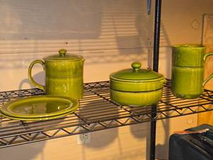 lot 543 image: (2) 8 12 Plates, (1) Serving Pitcher 5-12,  (1) Serving Pitcher 4,  (1) Serving Pitcher 7