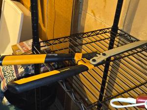 lot 557 image: Fiskars Trimmer HS551