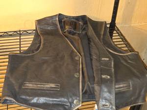 lot 558 image: Winlit Leather Vest Size Large