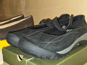 lot 565 image: Keen Womens Shoes Size 9 (New)