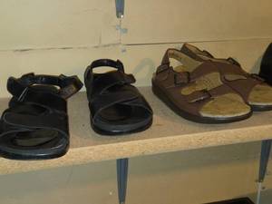 lot 566 image: Lot of (2 Pair) Womens Sandles