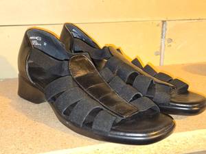 lot 567 image: Munro Womens Sandles Size 8W (New)