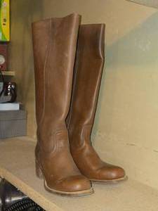 lot 569 image: Frye Cowboy Boots Size 8B
