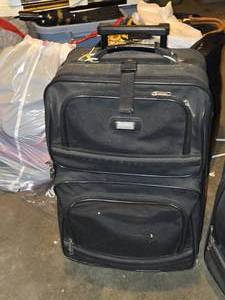 lot 585 image: Skyline Rolling Suitcase