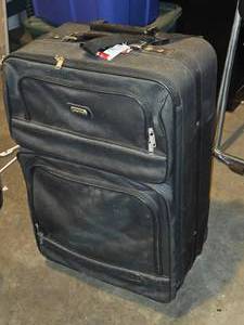 lot 586 image: Skyline Rolling Suitcase