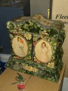 lot 608 image: Jewelry Box