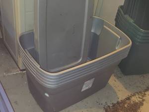 lot 610 image: Lot of (5) Sterilite Plastic Storage Bins with Lids 32 x 19 x 17