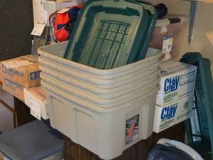lot 612 image: Lot of (5) Strong N Tuff Plastic Storage Bins with Lids 24 x 18 x 12