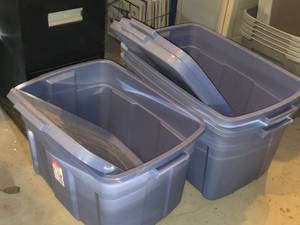 lot 611 image: Lot of (3) Rubbermaid Plastic Storage Bins with Lids Two are 33x20x18, One is 29x18x17